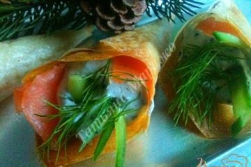 фото рецепта Закусочные кулечки с икорным муссом и семгой