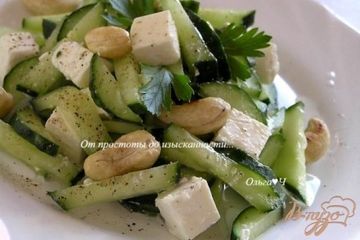 фото рецепта Огуречный салат с фетой и кешью