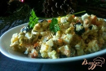 фото рецепта Салат с крабами и оливками