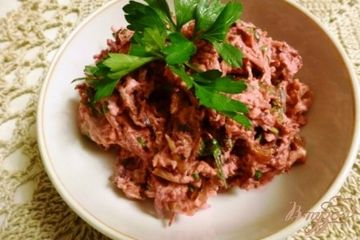 фото рецепта Салат из зеленой редьки и свеклы