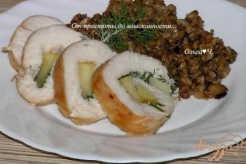 фото рецепта Рулет из куриной грудки с яблоком и укропом