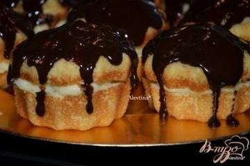 фото рецепта Капкейки Бостон с кремом и шоколадной глазурью
