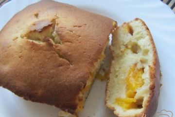 фото рецепта Пирог с персиковой начинкой на скорую руку