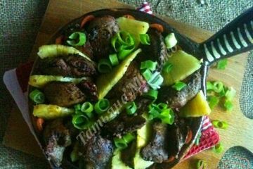 фото рецепта Куриная печень с кусочками ананаса