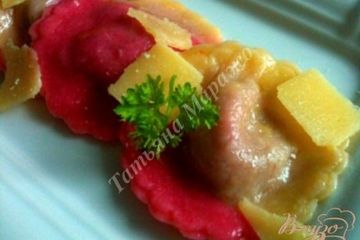 фото рецепта Равиоли с овечьим сыром и свеклой