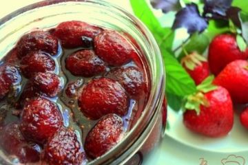 фото рецепта Клубничное варенье с базиликом и мятой