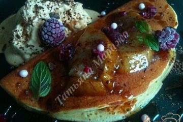 фото рецепта Блины с карамелизированными грушами