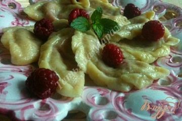 фото рецепта Вареники с грушей и малиной