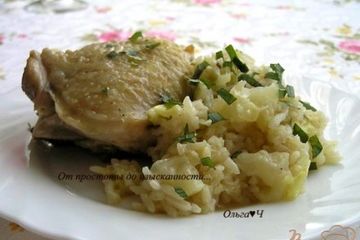 фото рецепта Куриные бедра с капустой и рисом в мультиварке