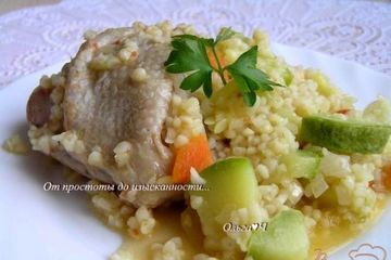 фото рецепта Булгур с куриными бедрышками и кабачком в мультиварке