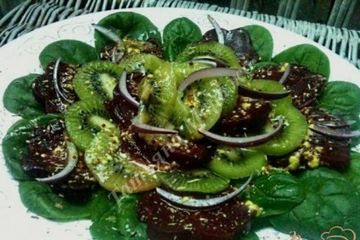 фото рецепта Салат со свеклой и киви