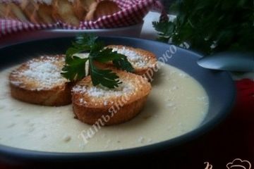 фото рецепта Сырный суп с гренками