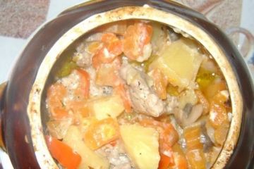 фото рецепта Жаркое с грибами и свининой в горшочках