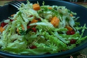 фото рецепта Салат из савойской капусты с зернами граната