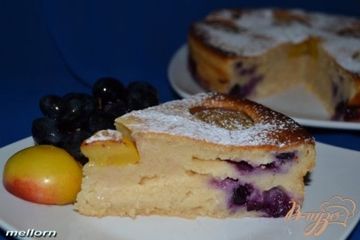 фото рецепта Йогуртовый пирог с нектаринами и виноградом
