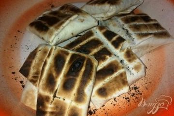 фото рецепта Конвертики из тортильи и сулугуни на мангале