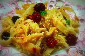 фото рецепта Кугель из лапши с творогом и изюмом