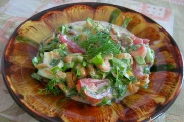 фото рецепта Салат с изюмом и йогуртом