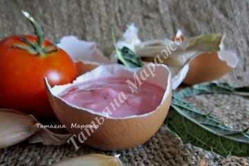 фото рецепта Пикантный майонез с соком свеклы