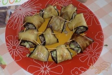 фото рецепта Рулетики из баклажанов с соусом цацики