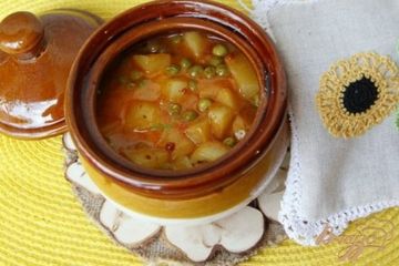фото рецепта Сливочный горшочек с курицей картофелем и горошком