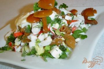фото рецепта Салат с опятами и крабовыми палочками