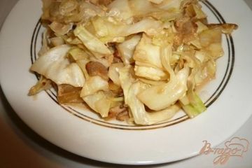 фото рецепта Капуста со сметанкой и яблочком