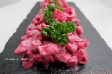 фото рецепта Свекольный салат с крабовыми палочками