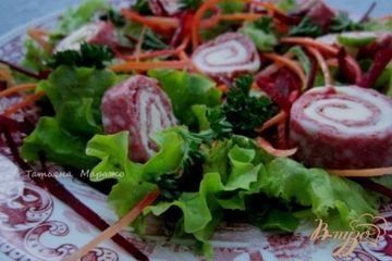 фото рецепта Салат с рулетиками из салями и сыра