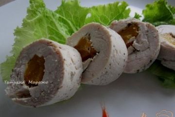 фото рецепта Куриный рулет с персиками