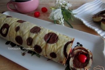 фото рецепта Бисквитный рулет с шоколадным муссом