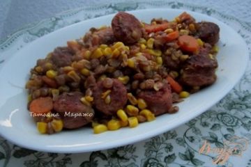 фото рецепта Сардельки с чечевицей и кукурузой