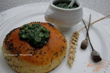 фото рецепта Булочки с чесночно-шпинатной серединкой