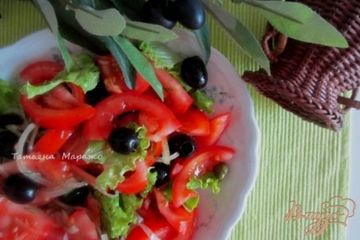 фото рецепта Салат из помидор и маслин с каперсами