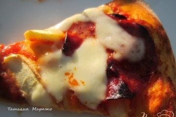 фото рецепта Пицца с чоризо , яблоком и моцареллой