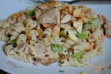 фото рецепта Салат куриный с миндалем