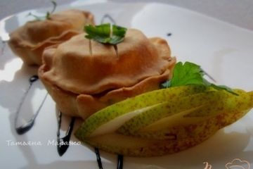 фото рецепта Закрытые тарталетки с козьим сыром и грушей