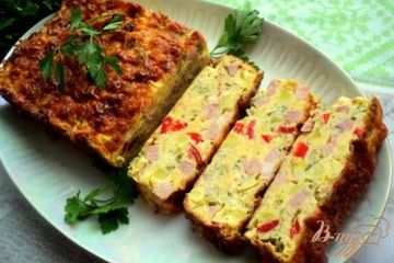 фото рецепта Закусочный кекс с овощами и ветчиной
