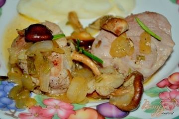 фото рецепта Свиные медальоны с розмарином и грибами