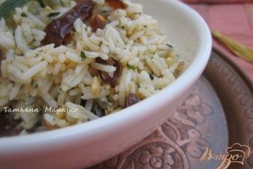 фото рецепта Рисовый гарнир с финиками и орешками