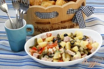 фото рецепта Картофельный салат с зелёной фасолью, маслинами и помидорами