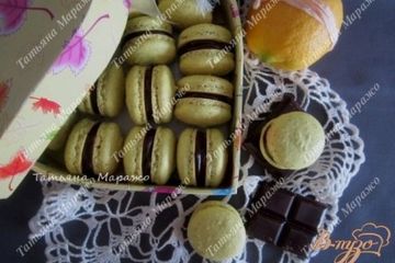 фото рецепта Макарон с шоколадным ганашем и лимонным курдом
