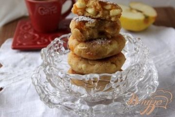 фото рецепта Итальянские манные оладьи с яблоком и курагой