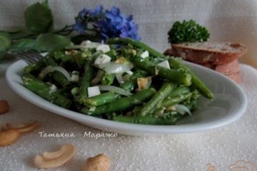 фото рецепта Салат со стручковой фасолью и сыром Фета