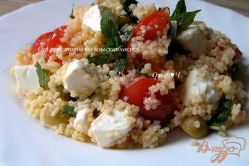 фото рецепта Мятный салат из кускуса с помидорами, фетой и оливками