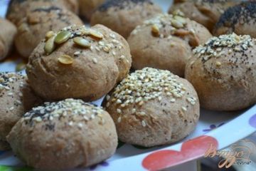 фото рецепта Хлебные булочки с маком, кунжутом и семечками.