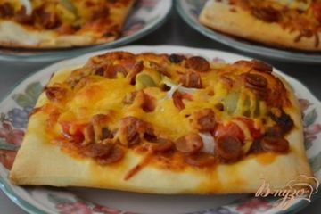 фото рецепта Квадратная пицца с колбасой