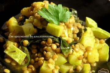фото рецепта Чечевица, томленная в морковном соке с кабачками и шпинатом