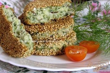 фото рецепта Сырники с рисом и шпинатом в кунжутной панировке
