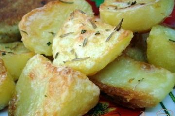фото рецепта Картофель запеченный с чесноком и розмарином